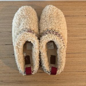 UGG Sherpa Tazz Slippers. Size 8. Cream with Red Accents.